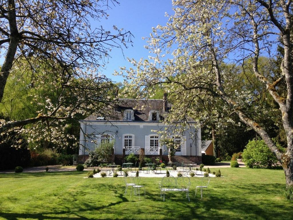 Hotel Les Grands Chenes Saint-Fargeau  Luaran gambar