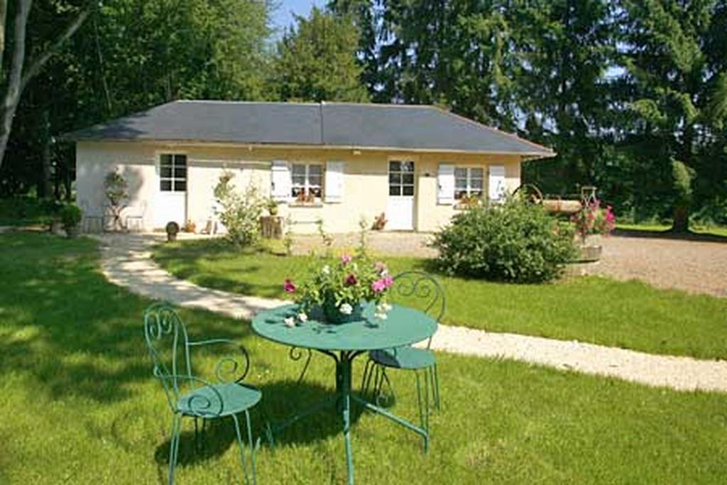 Hotel Les Grands Chenes Saint-Fargeau  Luaran gambar