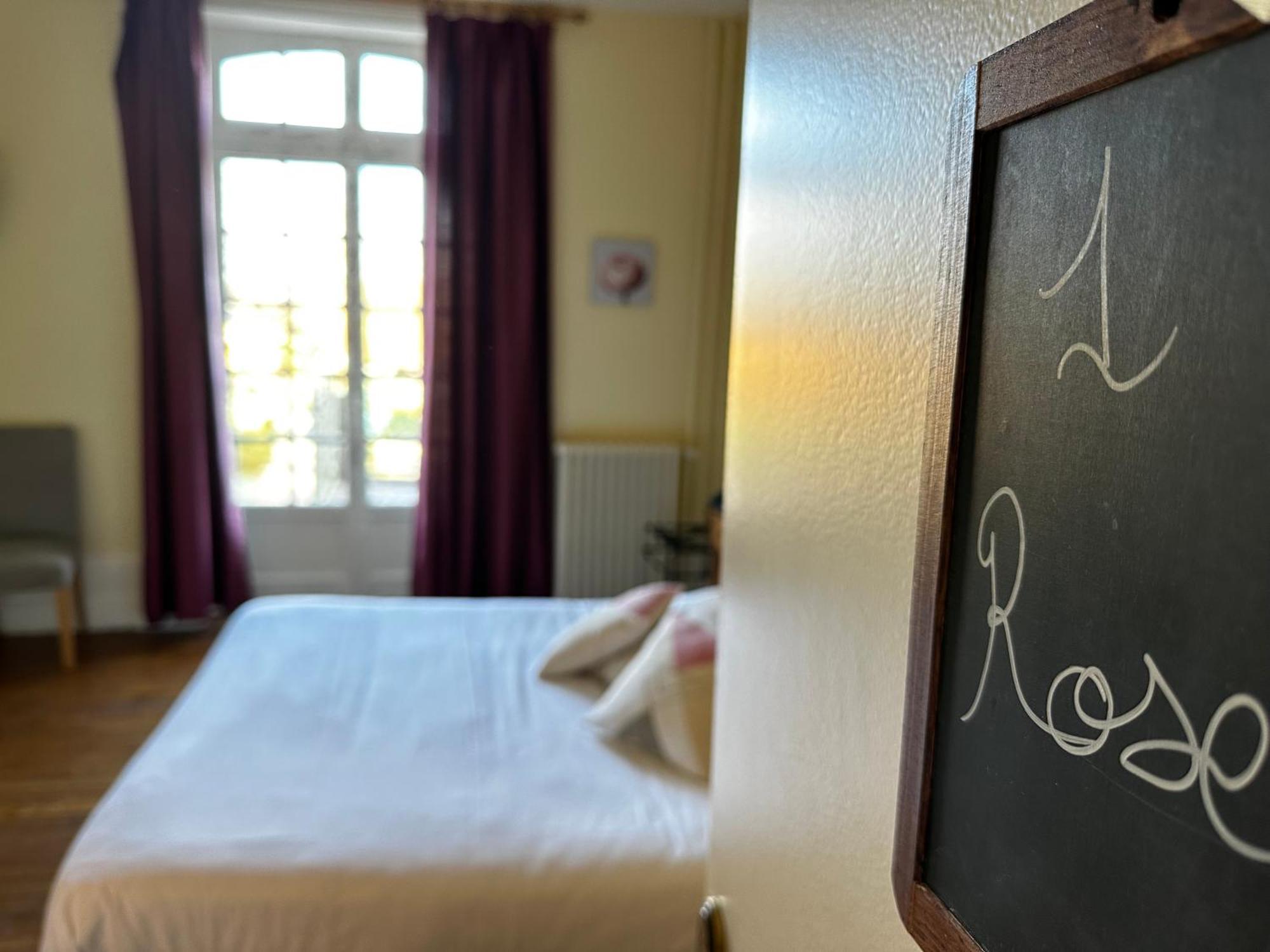 Hotel Les Grands Chenes Saint-Fargeau  Luaran gambar