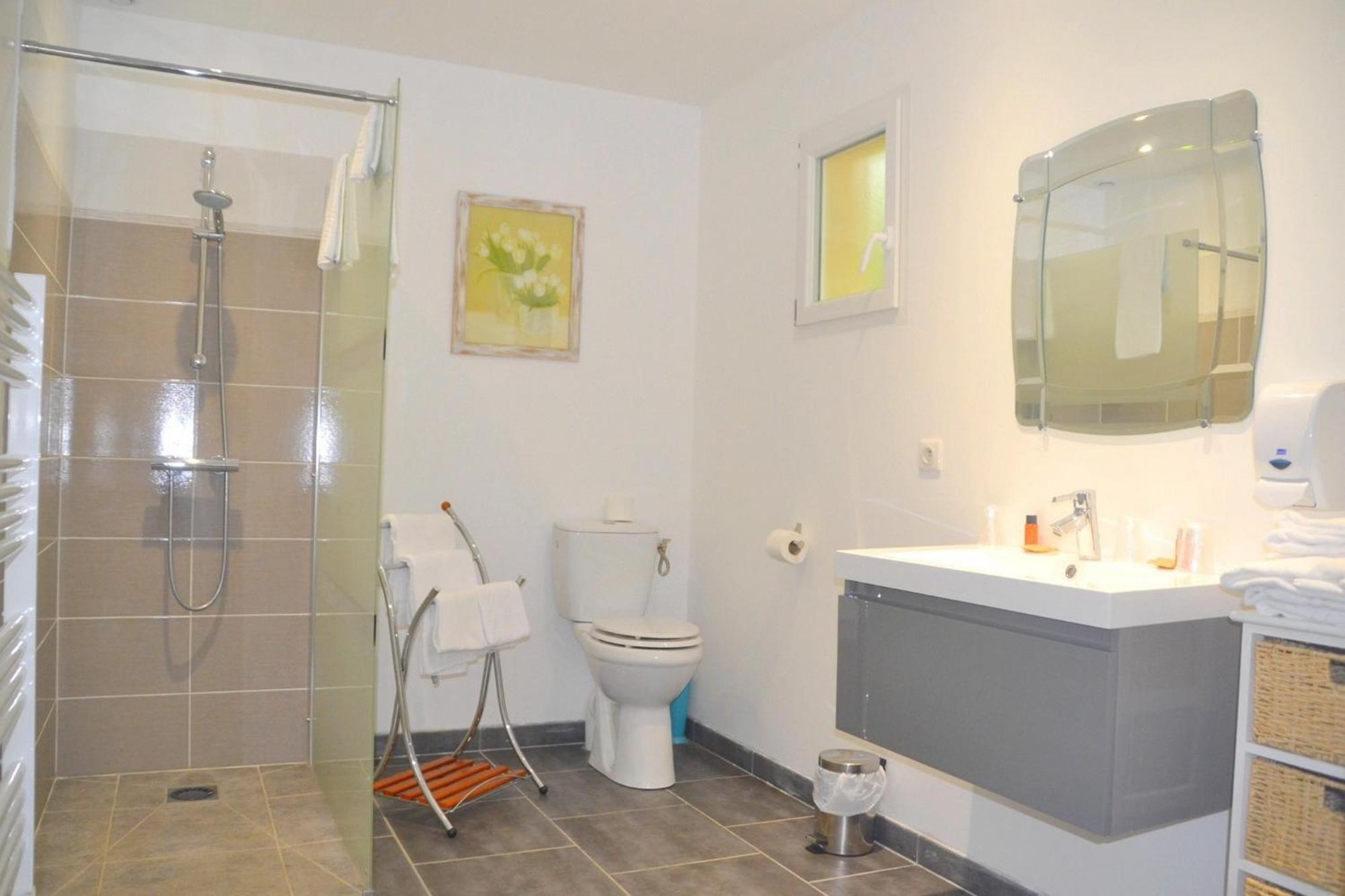 Hotel Les Grands Chenes Saint-Fargeau  Bilik gambar