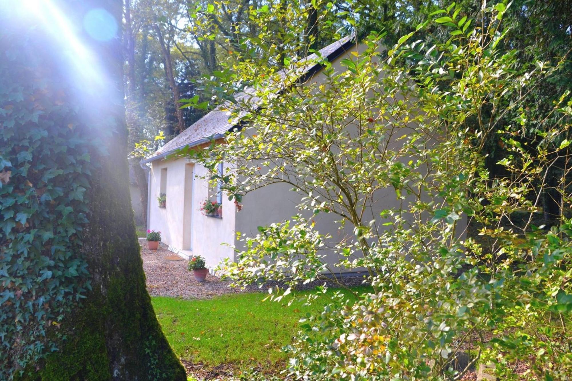 Hotel Les Grands Chenes Saint-Fargeau  Bilik gambar