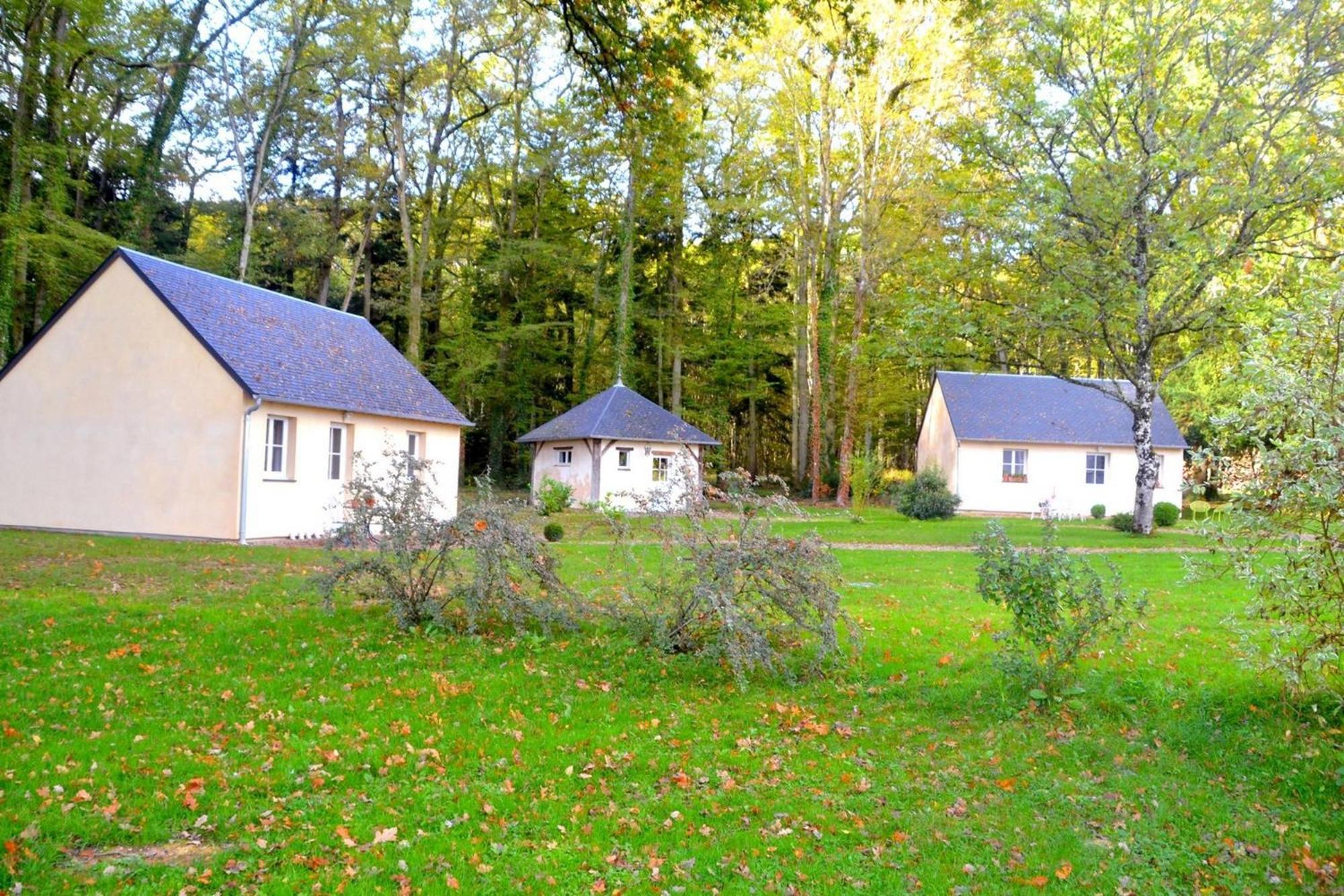 Hotel Les Grands Chenes Saint-Fargeau  Bilik gambar