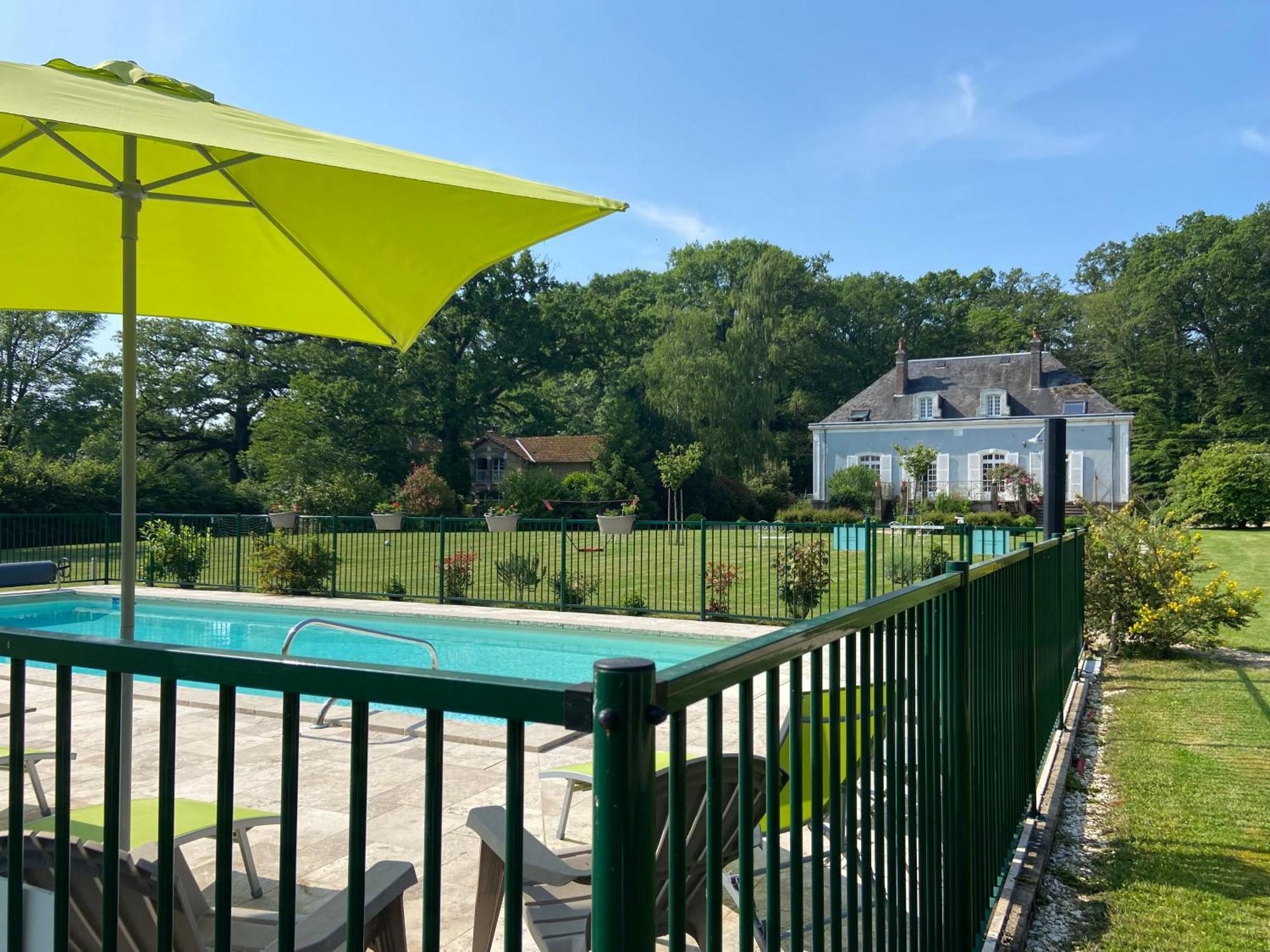 Hotel Les Grands Chenes Saint-Fargeau  Luaran gambar