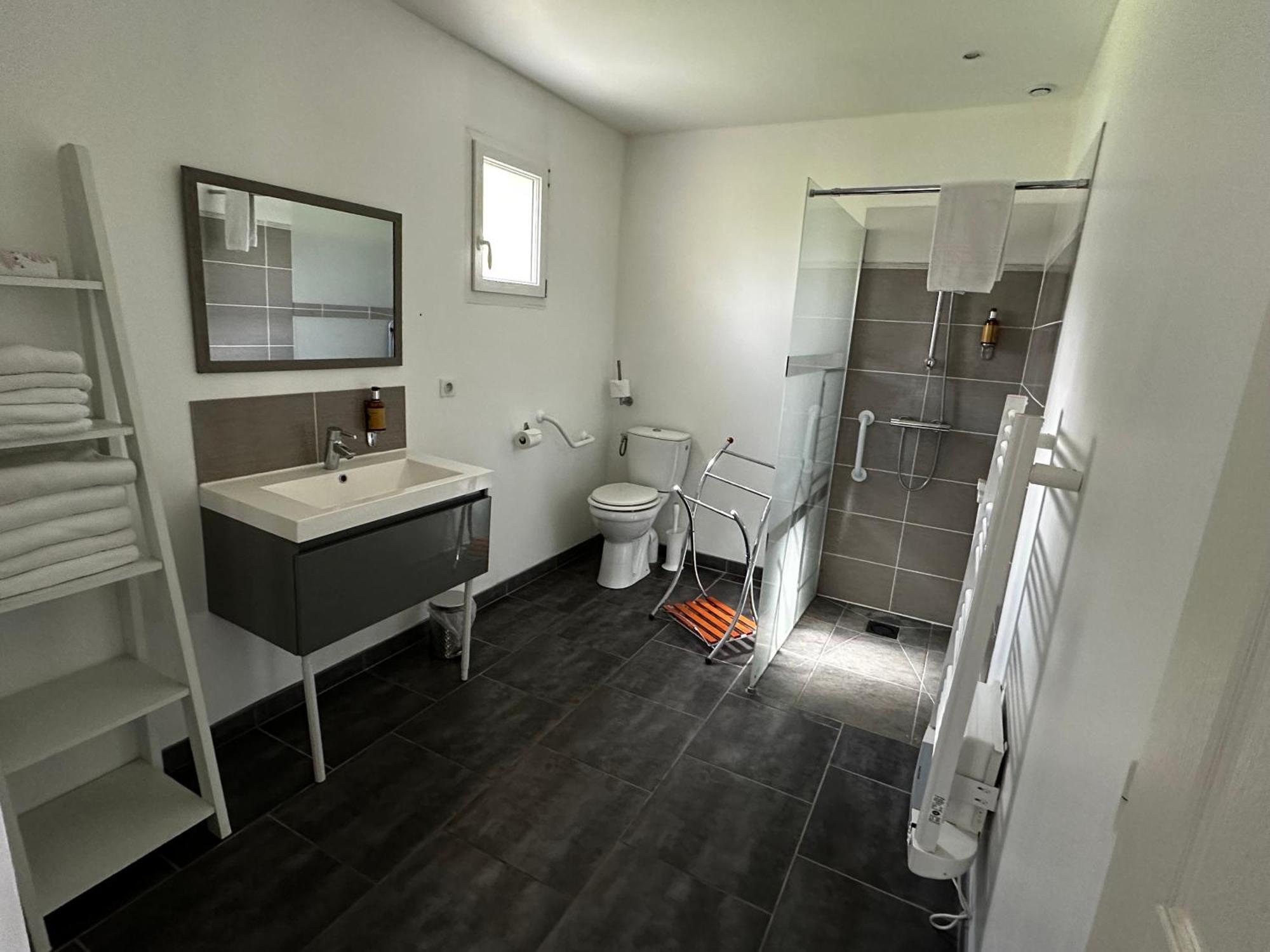 Hotel Les Grands Chenes Saint-Fargeau  Luaran gambar