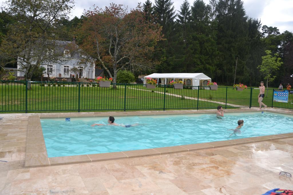 Hotel Les Grands Chenes Saint-Fargeau  Luaran gambar